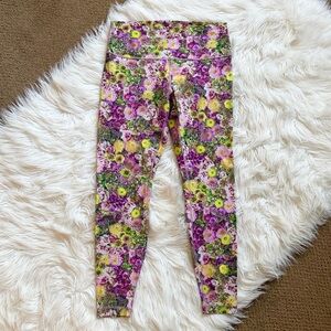 Lululemon Wunder Under High-Rise Tight Nulux 28"
Inflorescent Multi 12